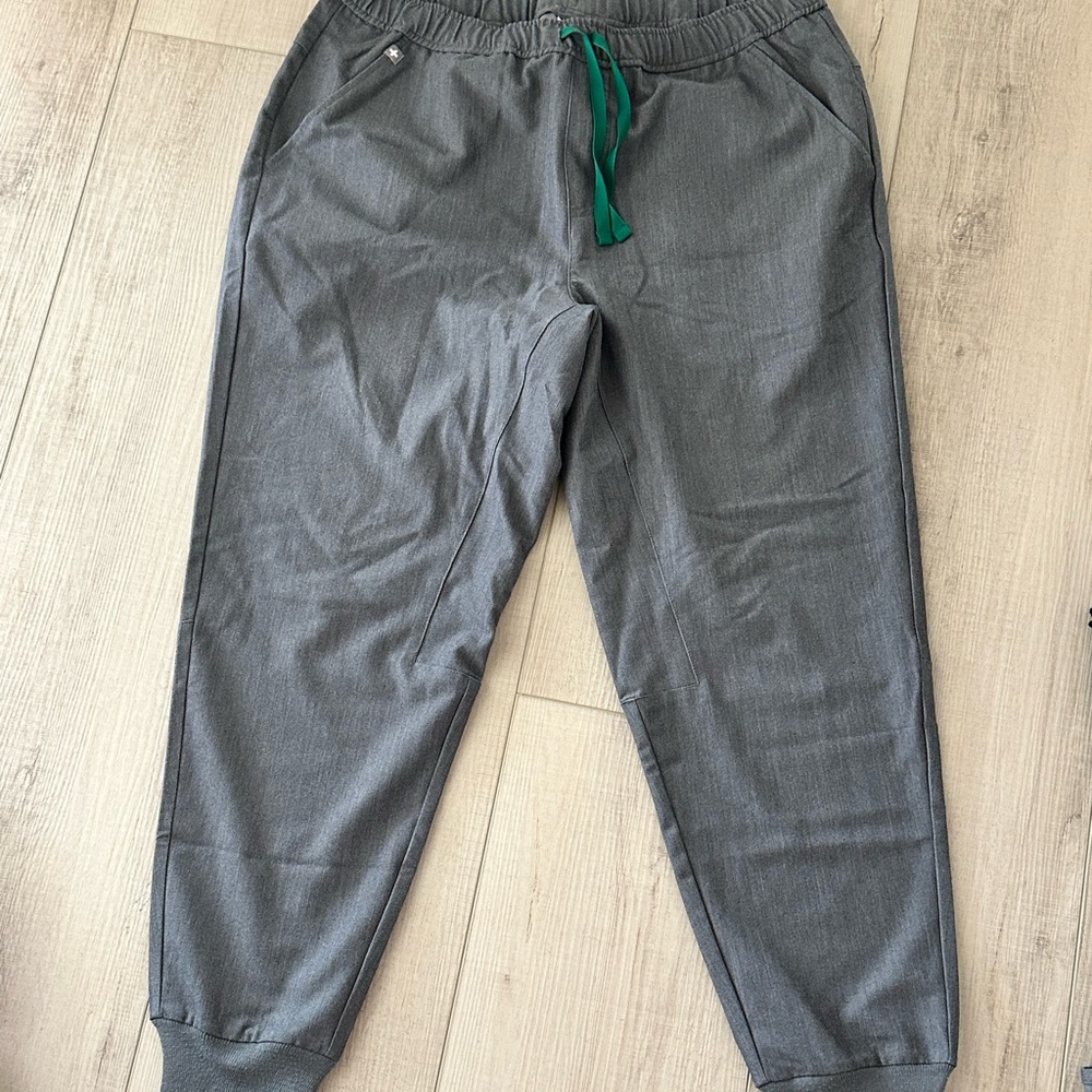 Men’s Large Gray Figs Set - image 2